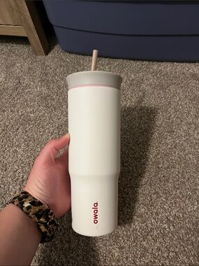 24 ounce Owala water bottle
